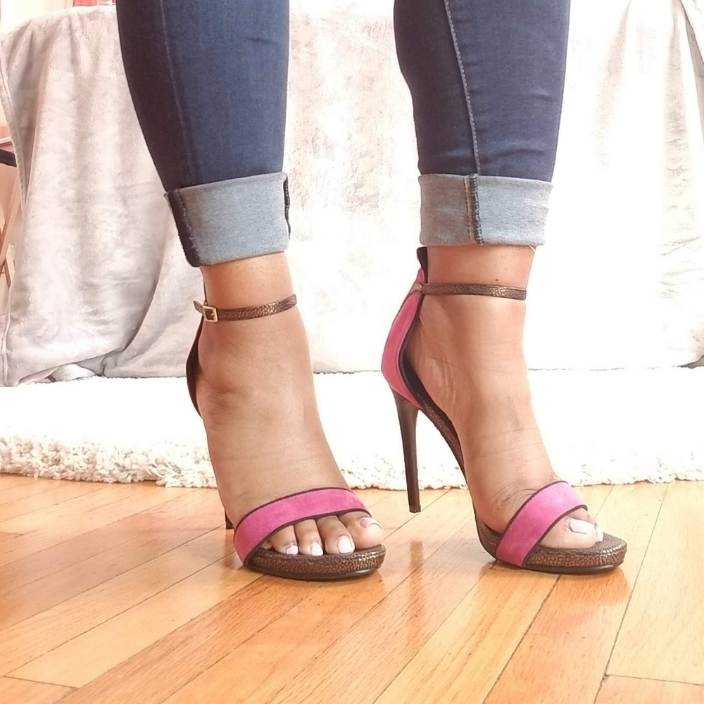 Heels - Picture 3 of 5
